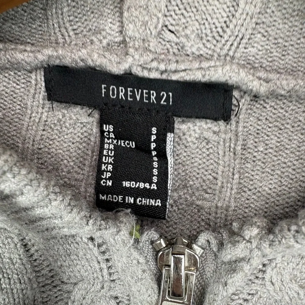 Forever 21 Kids Gray Cable Knit Zip Up Cropped Hoodie Sweater Size‎ Small